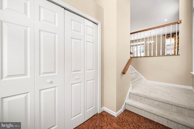 Foto del edificio - 120 Elizabeth Ct