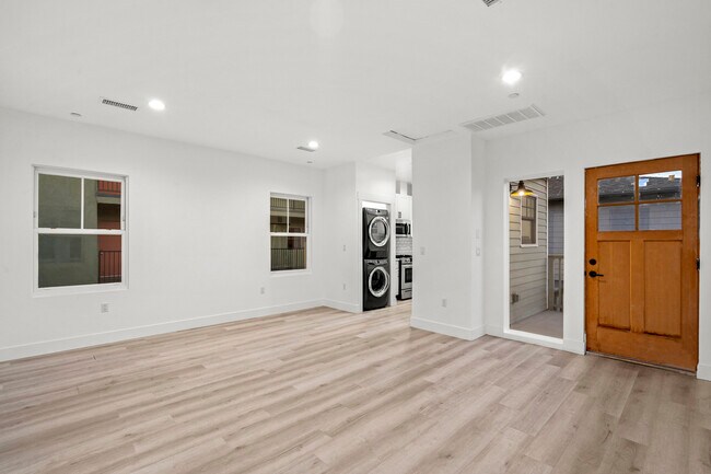 Foto del edificio - 1008 Douglas St