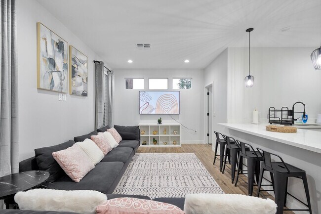 Foto del edificio - 275 Gateway Dr