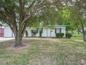 Building Photo - 514 Paza Dr