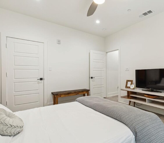 Foto del edificio - 422 W 9th St