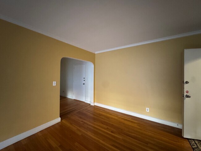 Building Photo - 60 Elm St