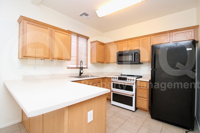 Foto del edificio - 2300 E Magma Rd
