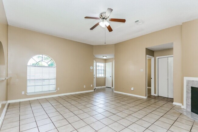 Foto del edificio - 2215 Hazyknoll Ln