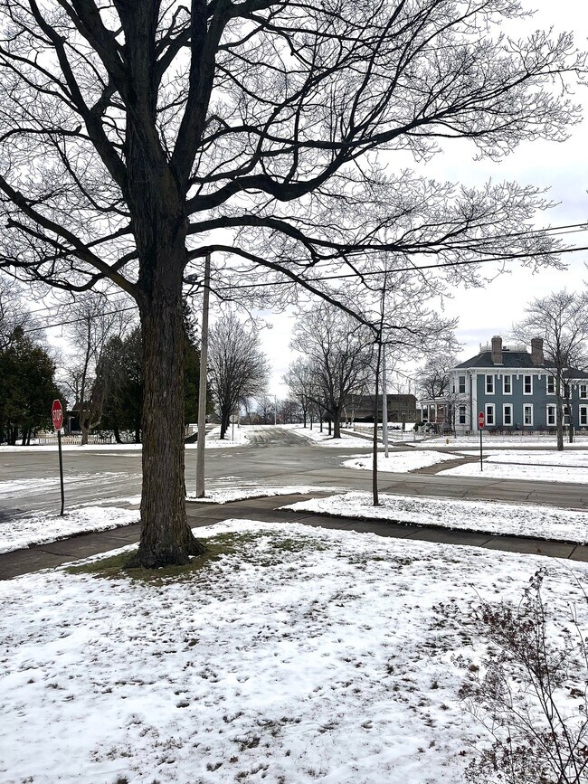 Building Photo - Green Gables