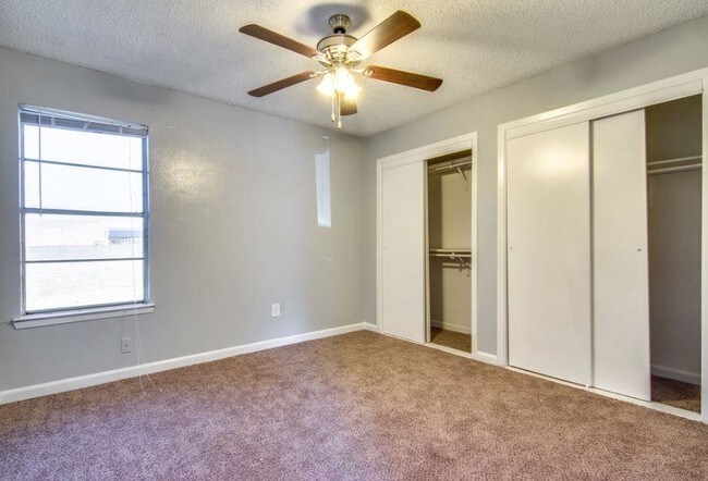 Building Photo - 601 Bellaire Dr