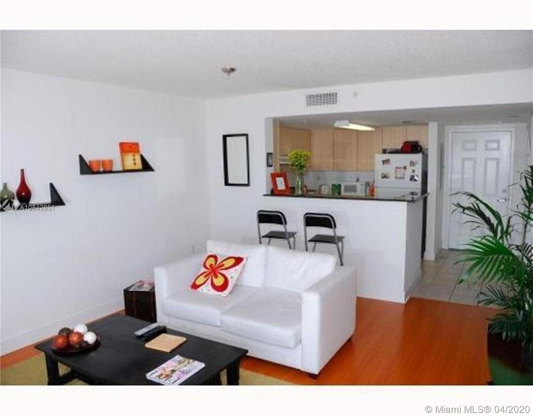 Foto principal - 3000 Coral Way