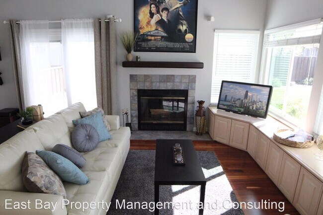 Building Photo - 3 br, 2.5 bath House - 39061 Applegate Ter...