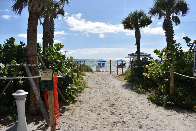 Foto del edificio - 6365 Collins Ave