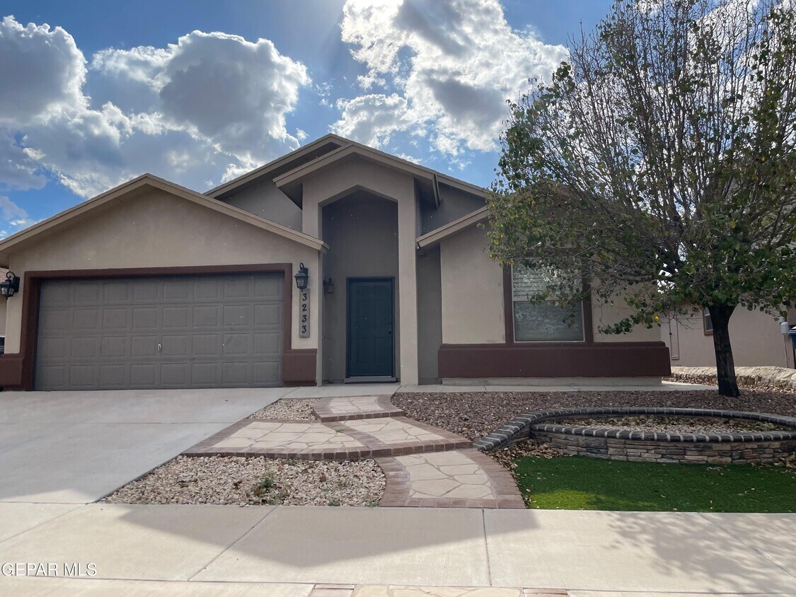 Primary Photo - 3233 Muddy Point Ln