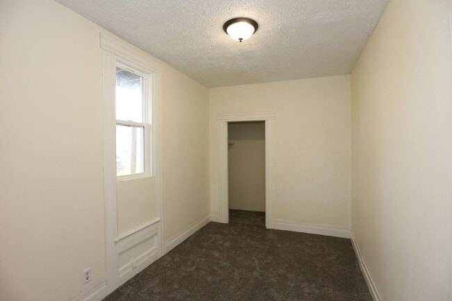 Building Photo - 357 W Barner St
