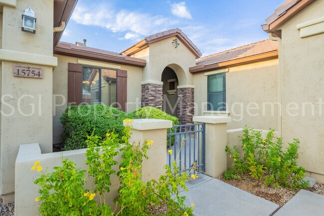 Foto del edificio - 15754 W Berkeley Rd