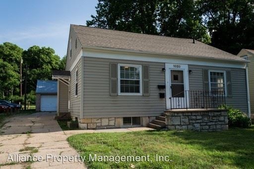 Primary Photo - 5 br, 2 bath Room For Rent - 1020 Ratone St.