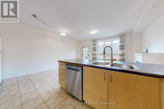 Photo du bâtiment - 70 Haynes Ave