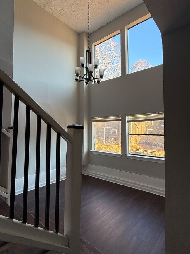 Foto del edificio - Furnished 3-Bedroom Condo in Prime Decatur Location!