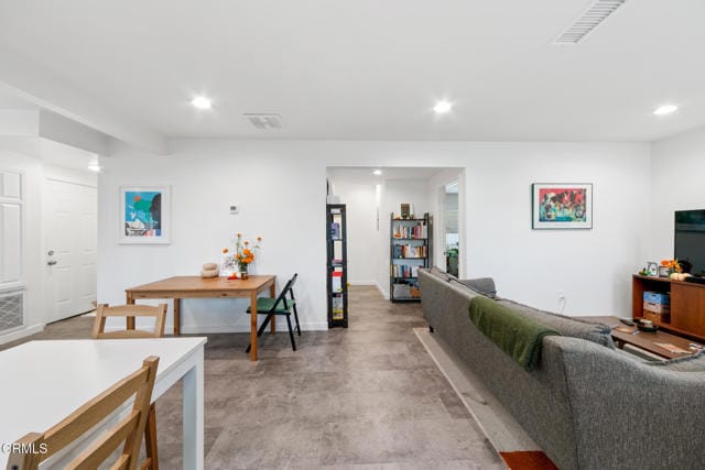 Building Photo - 2664 S La Brea Ave