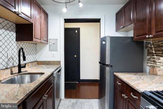 Foto del edificio - 7096 Spring Garden Dr