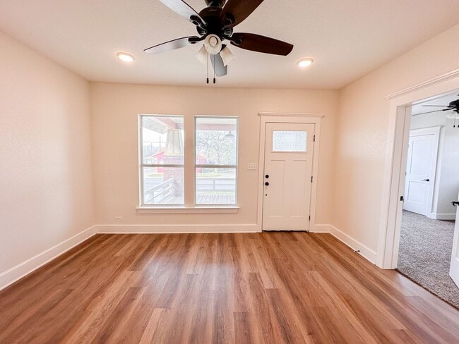 Foto del edificio - Beautiful Downtown 3 bedroom home