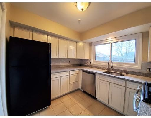 Building Photo - 72 Rosewood Dr