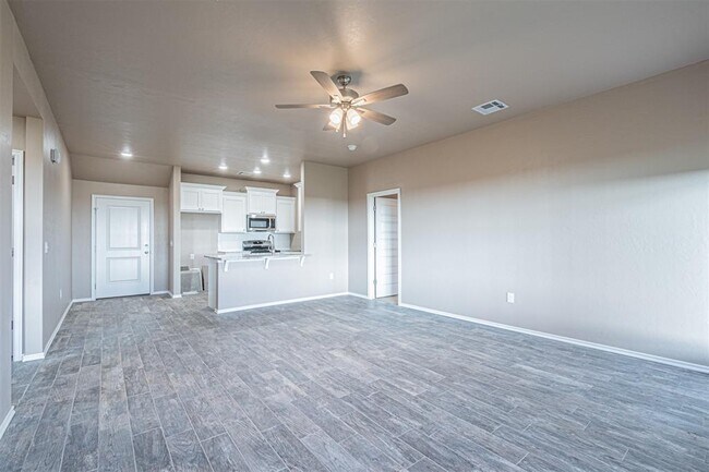 Building Photo - 1624 Highland Loop