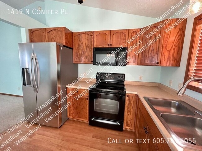 Building Photo - 1419 N Conifer Pl