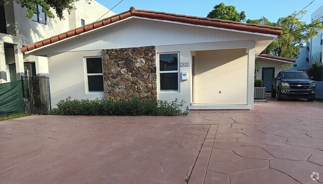 Building Photo - 2620 SW 17th St