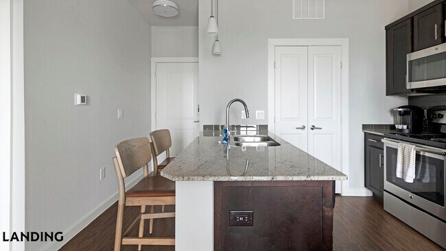 Foto del edificio - 4300 Cromwell Dr