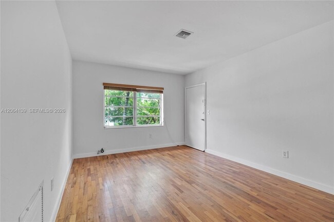 Building Photo - 411 Santander Ave