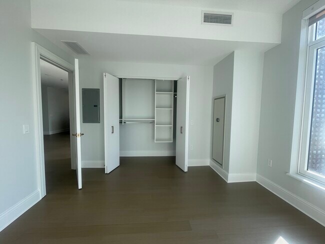 Foto del edificio - 401 E Illinois St