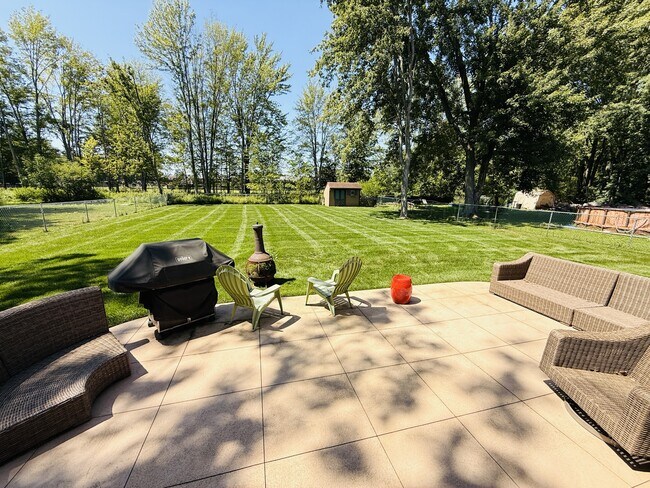 Foto del edificio - 8462 Glenbrook Dr