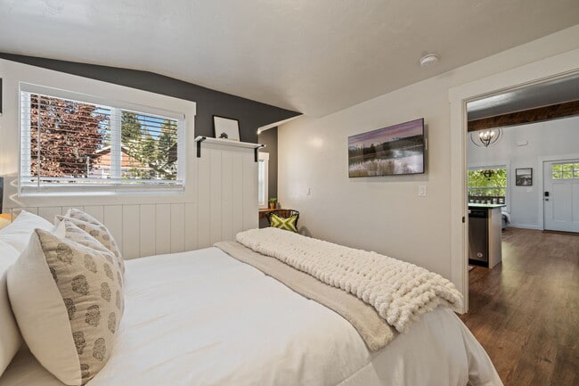 Building Photo - 1545 NW 5th St