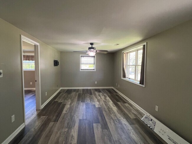 Foto del edificio - Charming 3 Bed/ 2 Bath Ranch Home Located ...