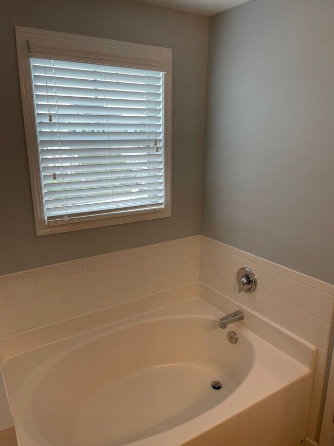 Building Photo - 3 br, 2.5 bath House - 5004 W. Chandler He...