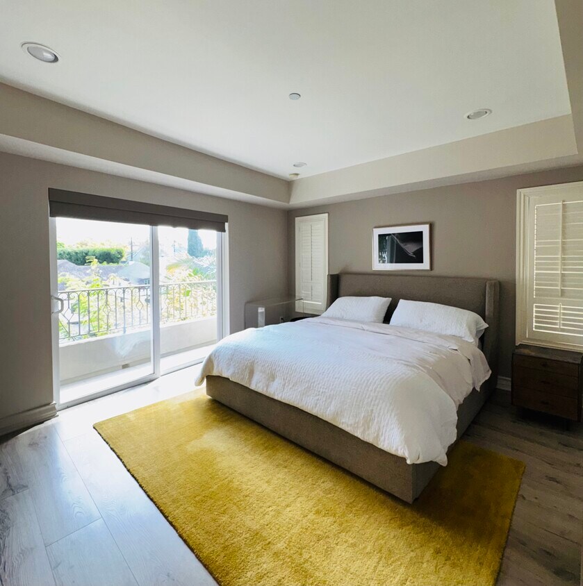 Foto principal - 2101 S Beverly Glen Blvd