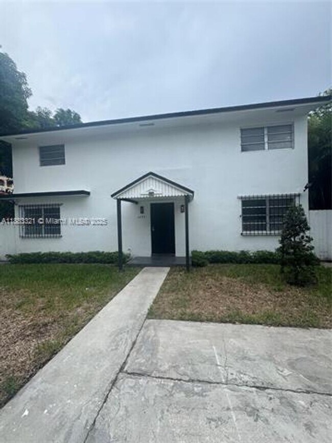 Foto del edificio - 3240 SW 22nd Terrace