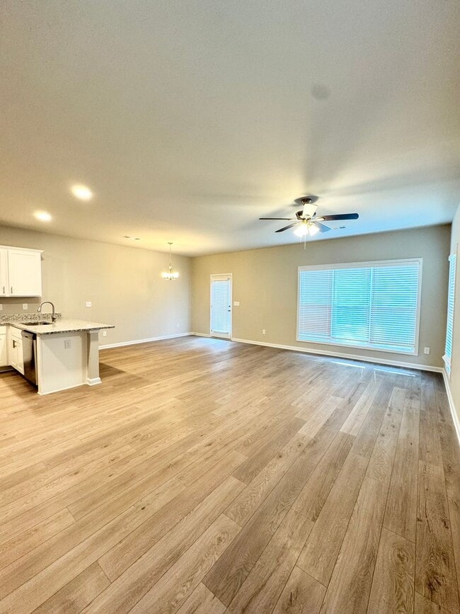 Foto del edificio - McCoy Street Townhomes!