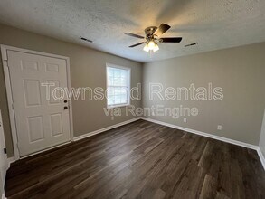 Building Photo - 1437 Ireland Dr