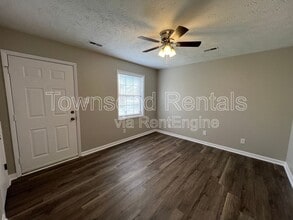 Building Photo - 1437 Ireland Dr