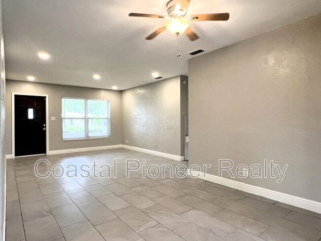 Building Photo - 2489 Del Rio Way