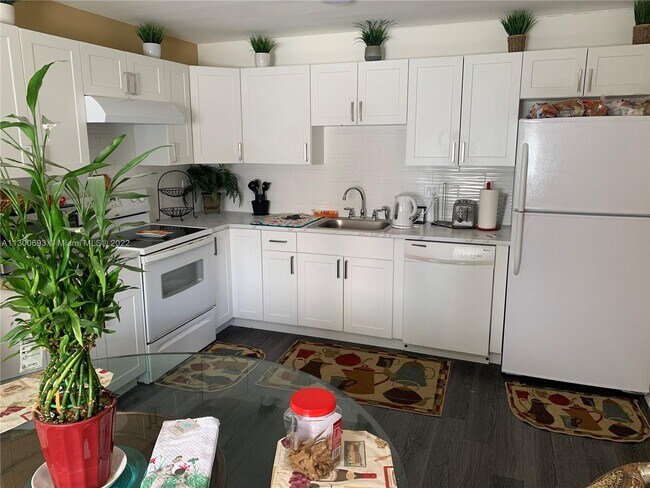 Foto del edificio - 115 San Remo Blvd