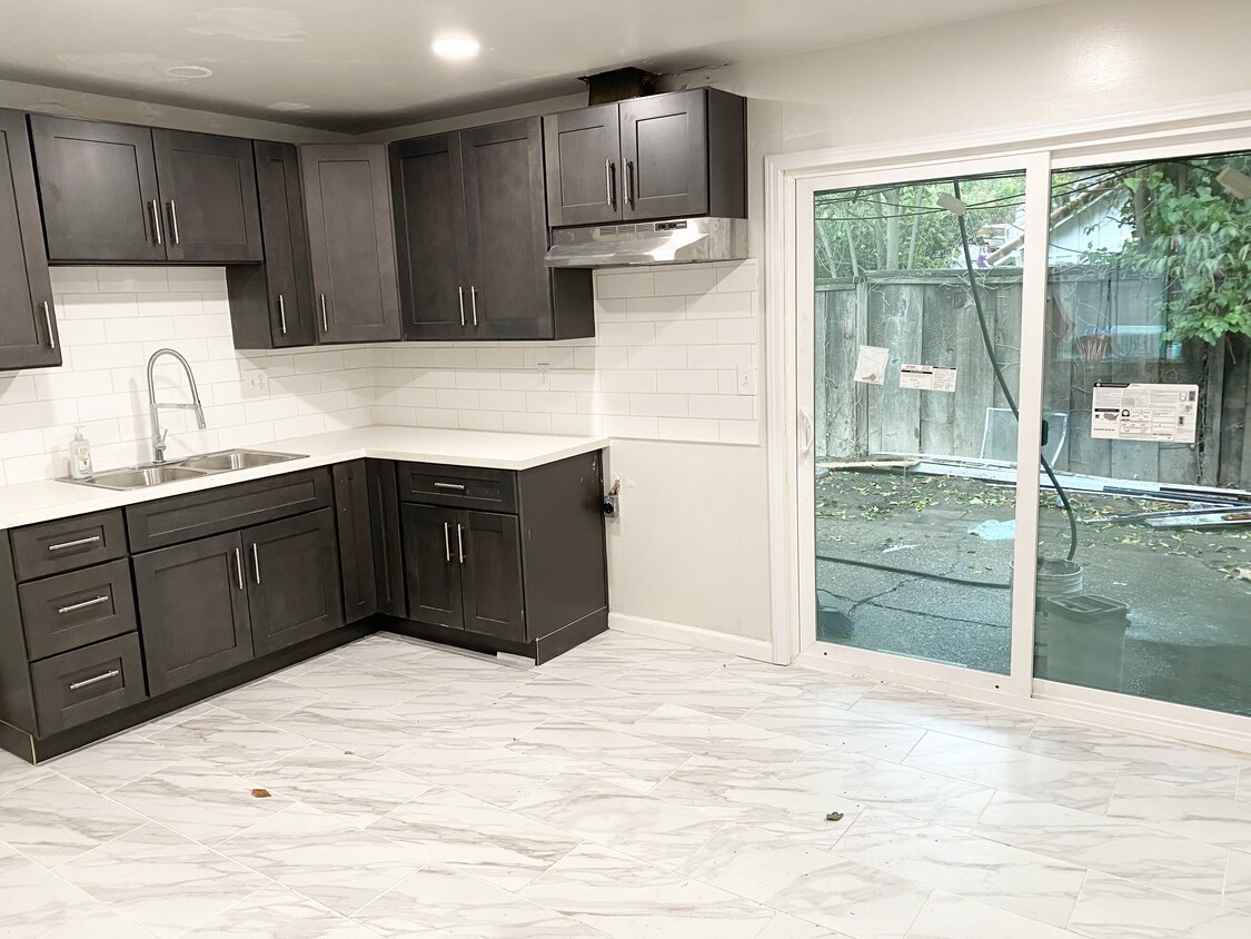 Remodeled kitchen - 1726 S Tuxedo Ave