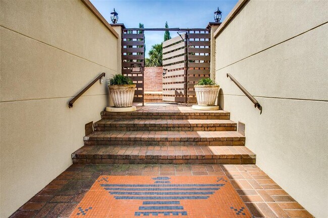Foto del edificio - 4701 Cedar Springs Rd