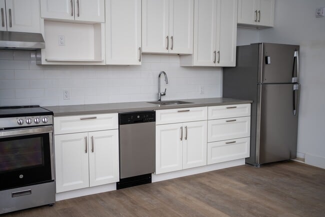 Building Photo - 841 Grenon Ave