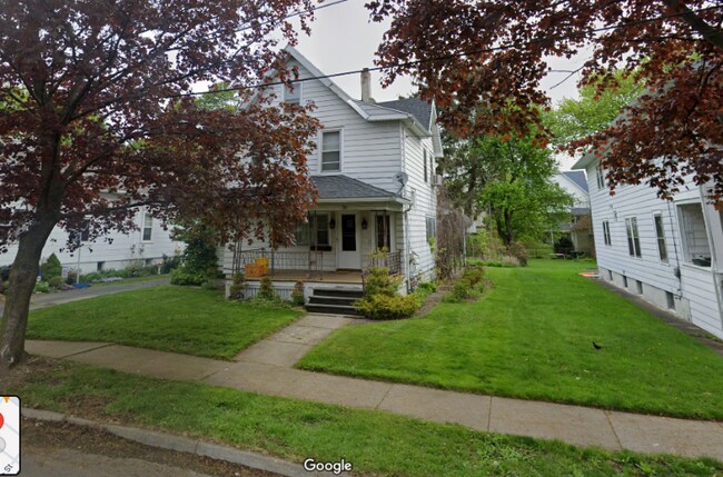 Building Photo - 36 Haendel St