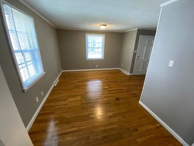 Foto del edificio - 2020 Hoover St-3BR/2BA-HOME!!!