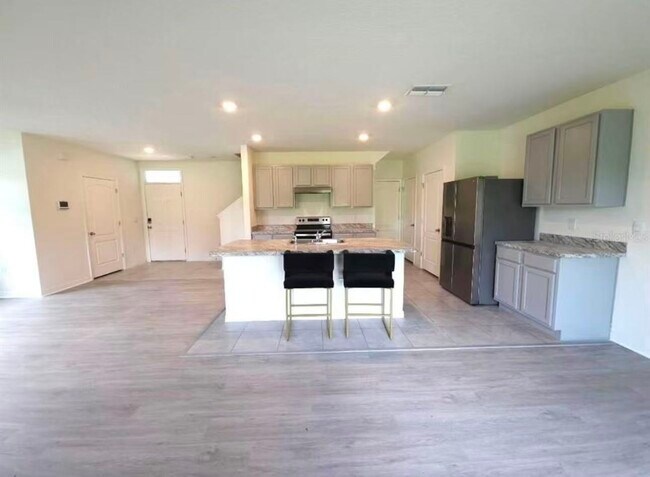 Building Photo - 217 Gina Ln