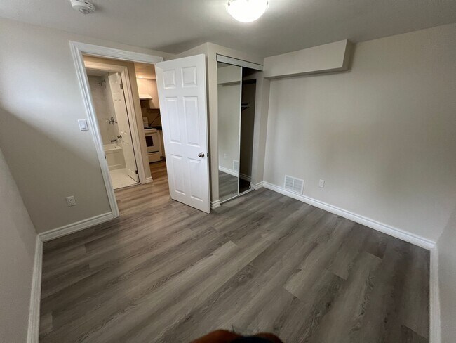 Photo du bâtiment - 18 Gilroy Dr