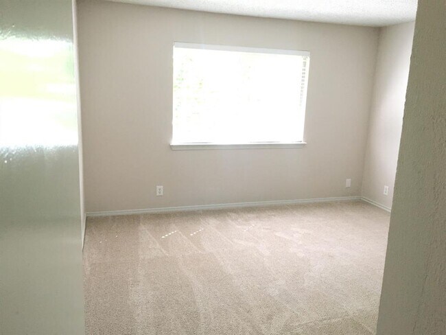 Building Photo - 1400 Thackery Dr