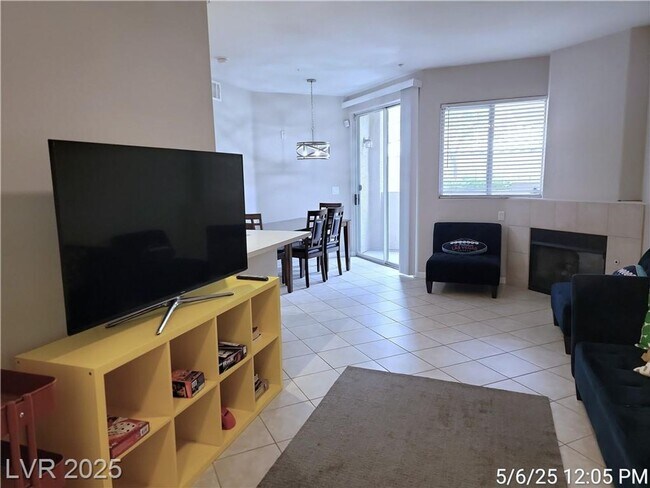 Foto del edificio - RESORT STYLE LIVING IN SOUTHWEST GATED COM...