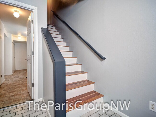 Foto del edificio - Beautiful 1622sf Kirkland Townhome